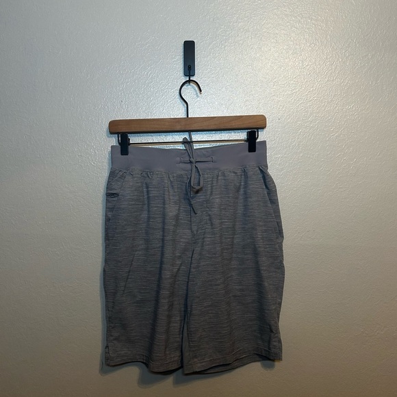 Lululemon T.H.E. Short *Linerless 9"
Heather Allover Sea Salt Light Cast - Picture 2 of 6